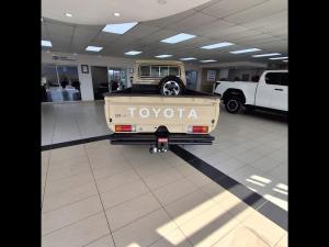 Toyota Land Cruiser 79 4.5D-4D LX V8 single cab - Image 5