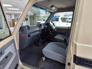 Toyota Land Cruiser 79 4.5D-4D LX V8 single cab - Image 7