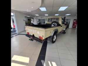 Toyota Land Cruiser 79 4.5D-4D LX V8 single cab - Image 2