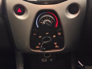 Toyota Aygo 1.0 X-Play - Image 14