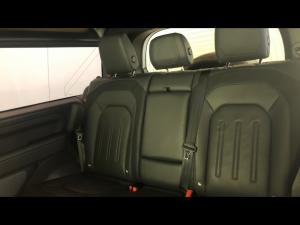Land Rover Defender 90 D300 X-Dynamic HSE - Image 11