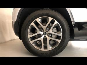 Land Rover Defender 90 D300 X-Dynamic HSE - Image 18