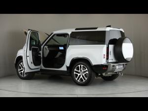 Land Rover Defender 90 D300 X-Dynamic HSE - Image 25