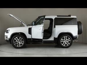Land Rover Defender 90 D300 X-Dynamic HSE - Image 26