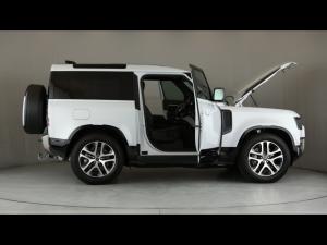 Land Rover Defender 90 D300 X-Dynamic HSE - Image 30