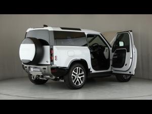 Land Rover Defender 90 D300 X-Dynamic HSE - Image 31
