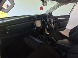 Toyota Hilux 2.4GD-6 single cab 4x4 Raider manual - Image 7