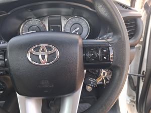 Toyota Hilux 2.4GD-6 single cab 4x4 Raider manual - Image 10
