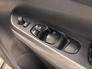 Nissan Navara 2.5DDTi double cab LE Plus - Image 20