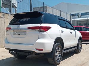 Toyota Fortuner 2.4GD-6 manual - Image 2