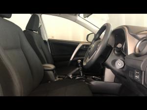 Toyota RAV4 2.0 GX - Image 10