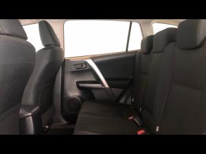 Toyota RAV4 2.0 GX - Image 11