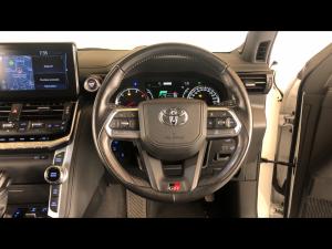 Toyota Land Cruiser 300 3.3D GR-Sport - Image 8
