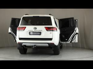Toyota Land Cruiser 300 3.3D GR-Sport - Image 24