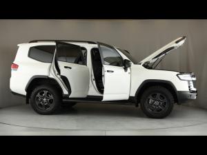 Toyota Land Cruiser 300 3.3D GR-Sport - Image 30