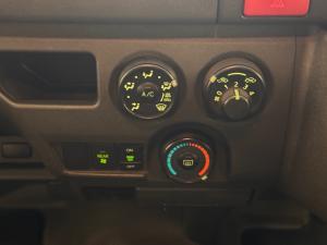 Toyota Hiace 2.5D-4D bus 14-seater GL - Image 14