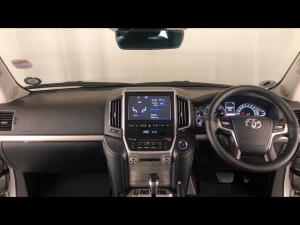 Toyota Land Cruiser 200 4.5D-4D V8 VX-R - Image 6