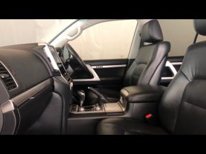 Toyota Land Cruiser 200 4.5D-4D V8 VX-R - Image 7
