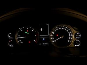 Toyota Land Cruiser 200 4.5D-4D V8 VX-R - Image 9