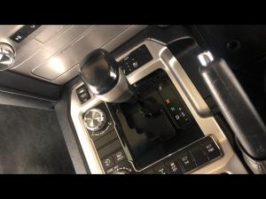 Toyota Land Cruiser 200 4.5D-4D V8 VX-R - Image 15