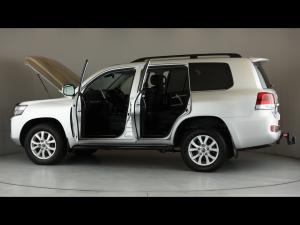 Toyota Land Cruiser 200 4.5D-4D V8 VX-R - Image 26