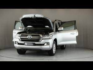 Toyota Land Cruiser 200 4.5D-4D V8 VX-R - Image 28