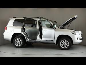 Toyota Land Cruiser 200 4.5D-4D V8 VX-R - Image 30