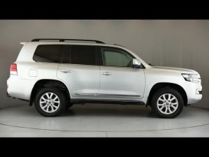 Toyota Land Cruiser 200 4.5D-4D V8 VX-R - Image 3