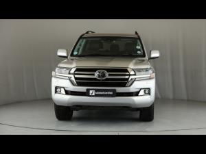 Toyota Land Cruiser 200 4.5D-4D V8 VX-R - Image 4
