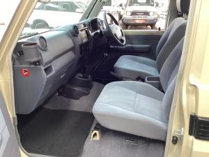 Toyota Land Cruiser 79 4.5D-4D LX V8 single cab - Image 7