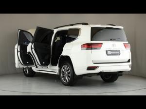 Toyota Land Cruiser 300 3.3D ZX - Image 25