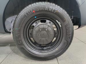 Renault Triber 1.0 Evolution - Image 17