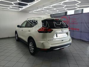 Nissan X-Trail 2.5 4x4 Acenta Tech - Image 11