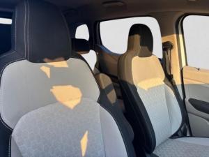 Renault Triber 1.0 Iconic auto - Image 11