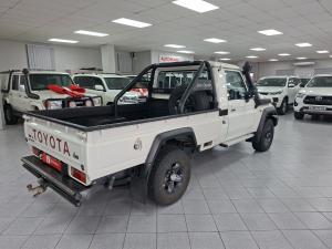 Toyota Land Cruiser 79 4.5D-4D LX V8 single cab - Image 2