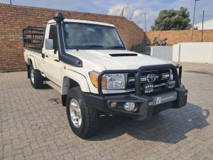 Toyota Land Cruiser 79 4.5D-4D LX V8 single cab - Image 1