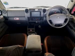 Toyota Land Cruiser 79 4.5D-4D V8 double cab LX - Image 6
