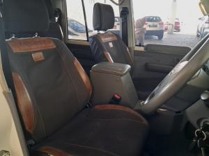 Toyota Land Cruiser 79 4.5D-4D V8 double cab LX - Image 13