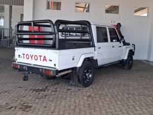 Toyota Land Cruiser 79 4.5D-4D V8 double cab LX - Image 2