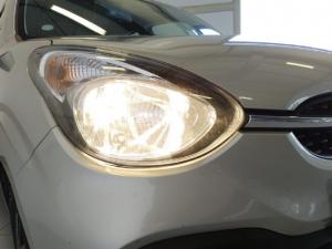 Toyota Vitz 1.0 XR manual - Image 10