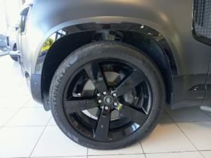 Land Rover Defender 110 D300 X-Dynamic HSE - Image 10