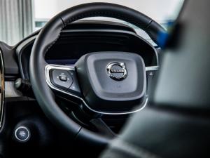 Volvo XC40 B4 Plus Dark - Image 10