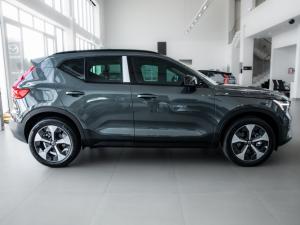 Volvo XC40 B4 Plus Dark - Image 2