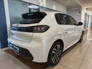 Peugeot 208 1.2T Allure auto - Image 4