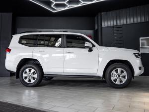 Toyota Land Cruiser 300 3.3D GX-R - Image 3