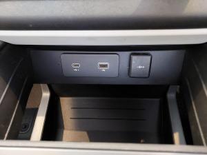 Land Rover Defender 130 D300 X-Dynamic HSE - Image 24