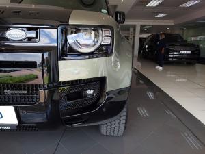 Land Rover Defender 130 D300 X-Dynamic HSE - Image 3