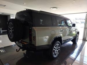 Land Rover Defender 130 D300 X-Dynamic HSE - Image 9