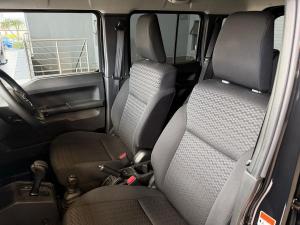 Suzuki Jimny 1.5 GLX AllGrip 5-door auto - Image 27
