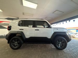 Toyota Land Cruiser FJ 2.7 4x4 GX - Image 3